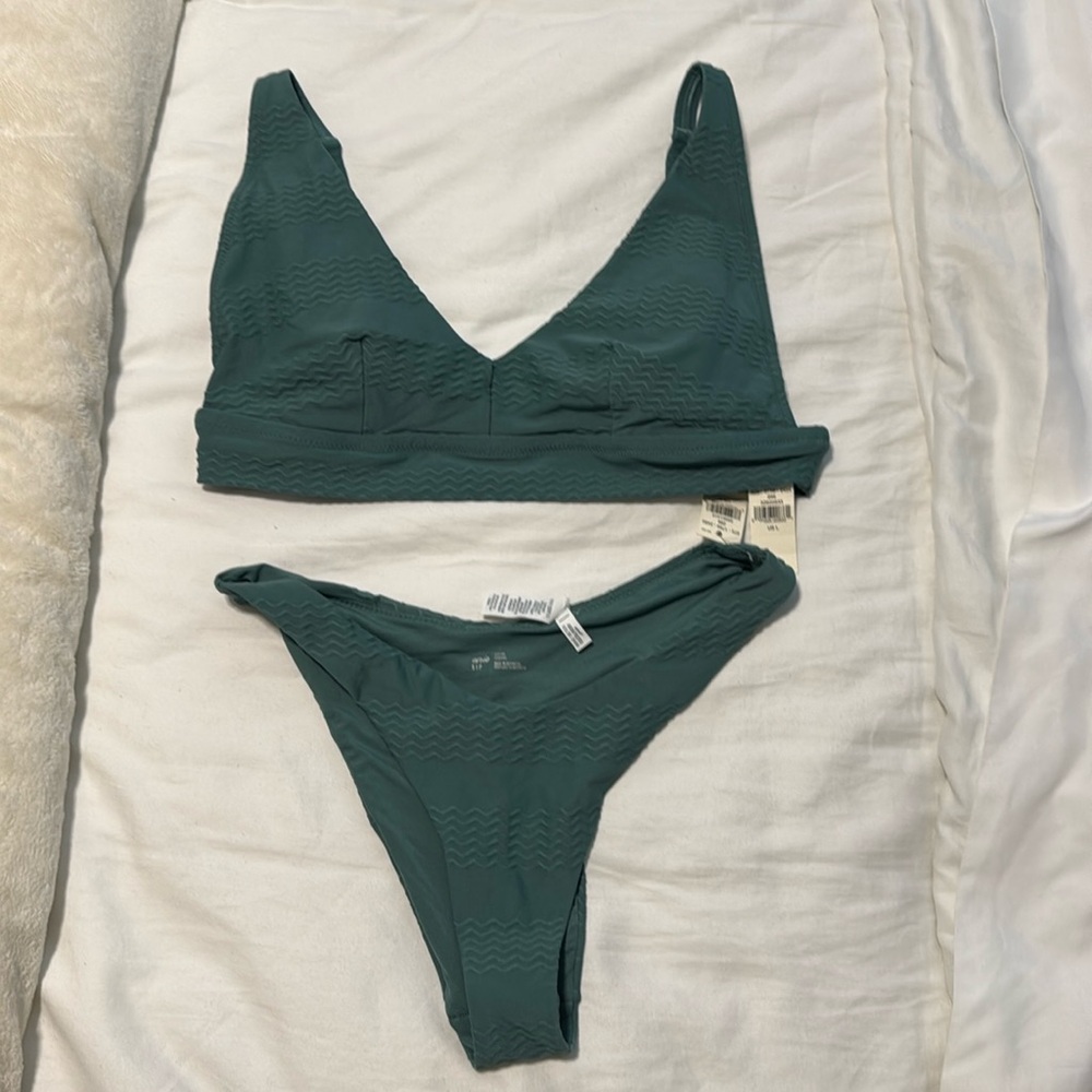 Brand new aerie bikini swimsuit with tags great color, staple bikini!